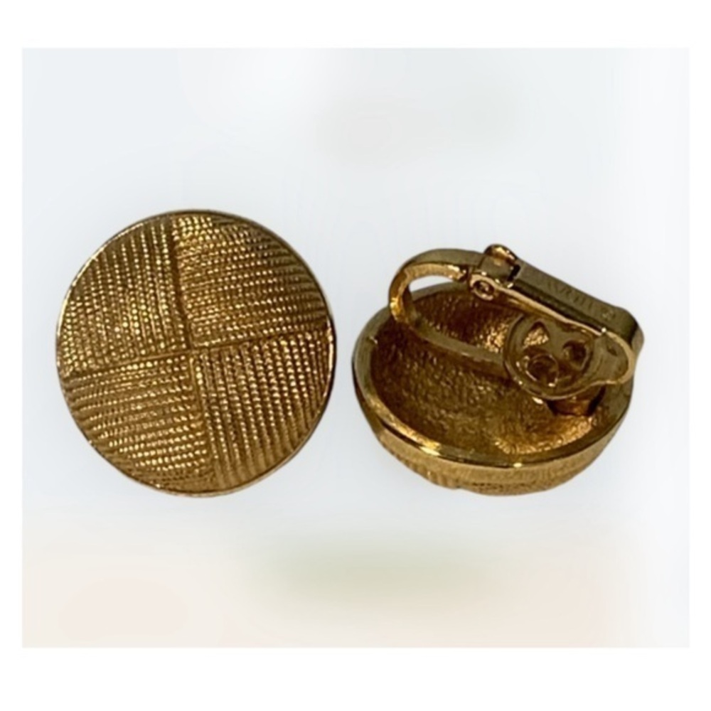 Avon Vintage Gold Tone Round Textured .5” Clip On Earrings